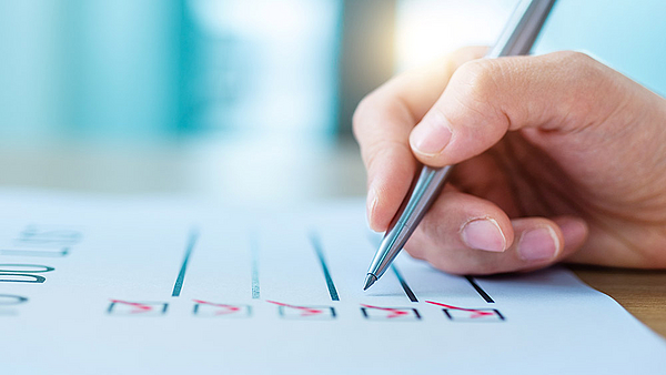 Auffrischungskurs für Prüfer:innen zu den mündlichen Prüfungen der Kaufleute für Versicherungen und Finanzanlagen Auffrischungskurs für Prüfer:innen zu den mündlichen Prüfungen der Kaufleute für Versicherungen und Finanzanlagen